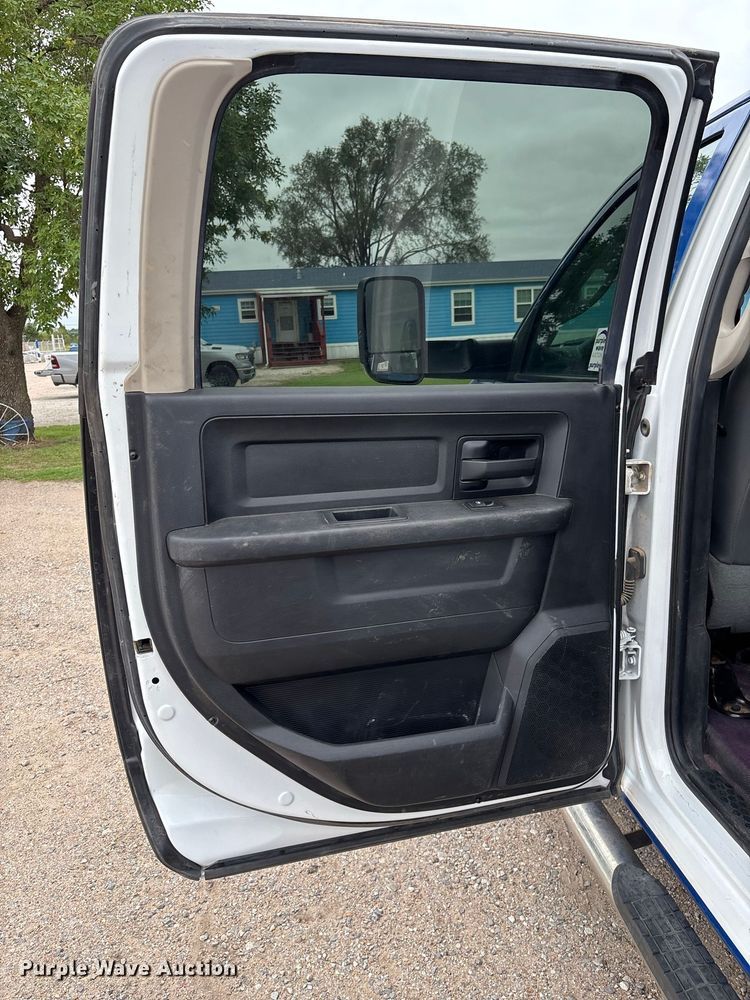 image for item FK3733 2018 Dodge Ram 3500 Crew Cab utility bed pickup truck