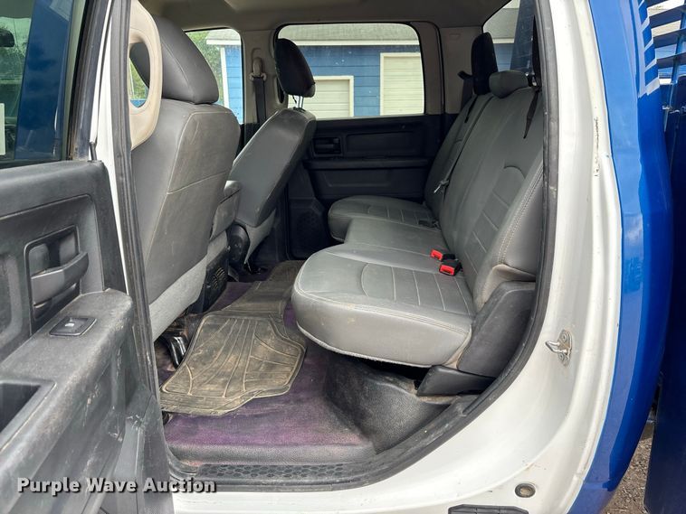 image for item FK3733 2018 Dodge Ram 3500 Crew Cab utility bed pickup truck