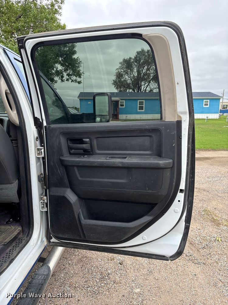image for item FK3733 2018 Dodge Ram 3500 Crew Cab utility bed pickup truck