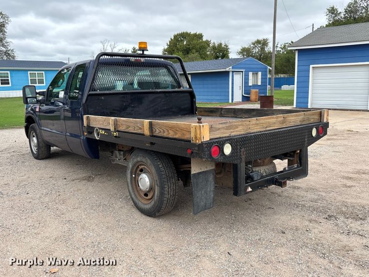 image for item FK3734 2012 Ford F250 XL Ext cab flatbed pickup truck