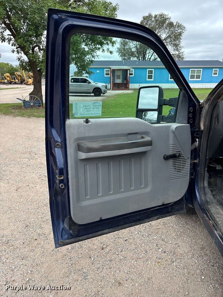 image for item FK3734 2012 Ford F250 XL Ext cab flatbed pickup truck