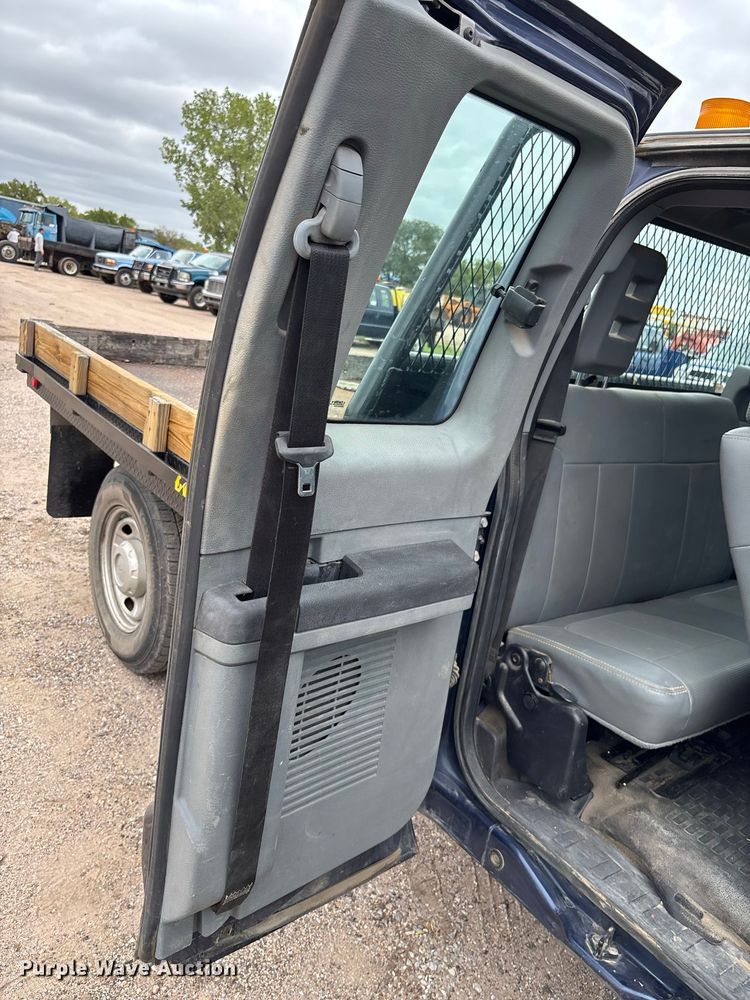image for item FK3734 2012 Ford F250 XL Ext cab flatbed pickup truck