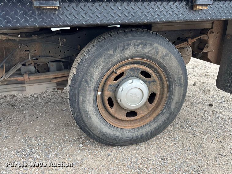 image for item FK3734 2012 Ford F250 XL Ext cab flatbed pickup truck
