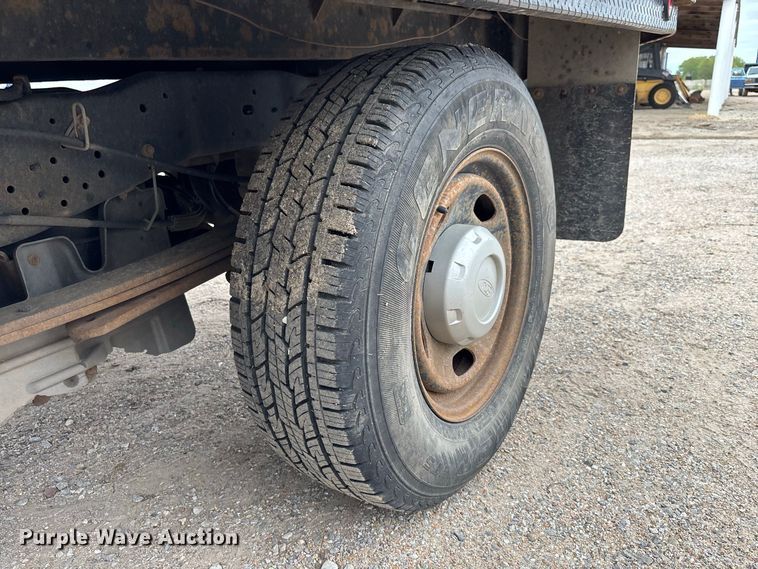 image for item FK3734 2012 Ford F250 XL Ext cab flatbed pickup truck