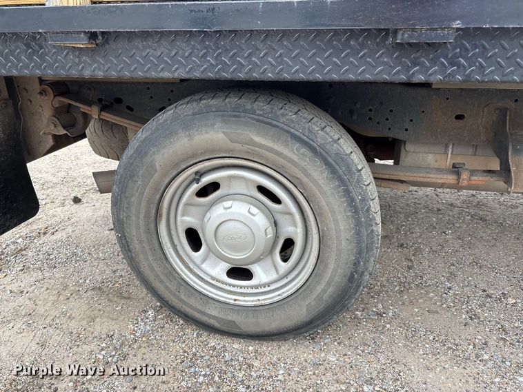 image for item FK3734 2012 Ford F250 XL Ext cab flatbed pickup truck
