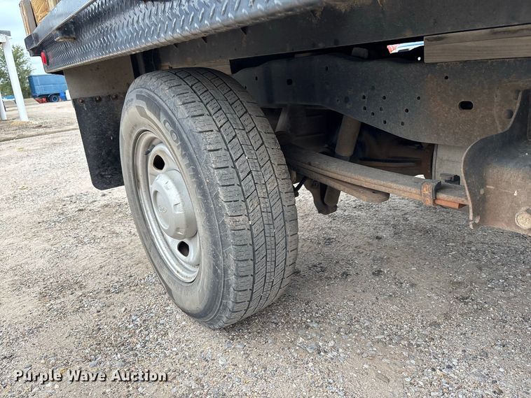 image for item FK3734 2012 Ford F250 XL Ext cab flatbed pickup truck
