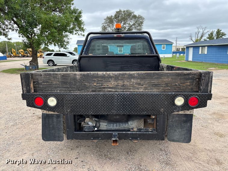 image for item FK3735 2012 Ford F250 XL Ext cab flatbed pickup truck
