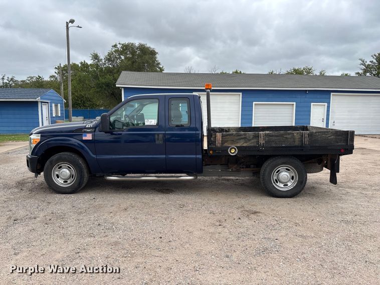 image for item FK3735 2012 Ford F250 XL Ext cab flatbed pickup truck