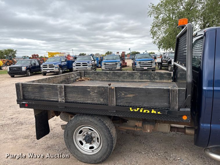 image for item FK3735 2012 Ford F250 XL Ext cab flatbed pickup truck
