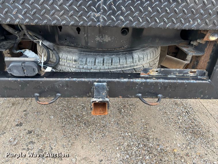 image for item FK3735 2012 Ford F250 XL Ext cab flatbed pickup truck