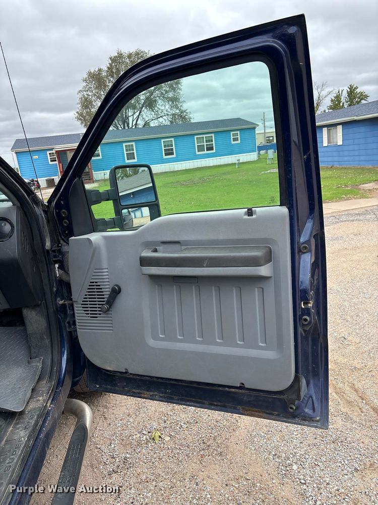image for item FK3735 2012 Ford F250 XL Ext cab flatbed pickup truck