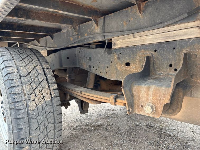 image for item FK3735 2012 Ford F250 XL Ext cab flatbed pickup truck