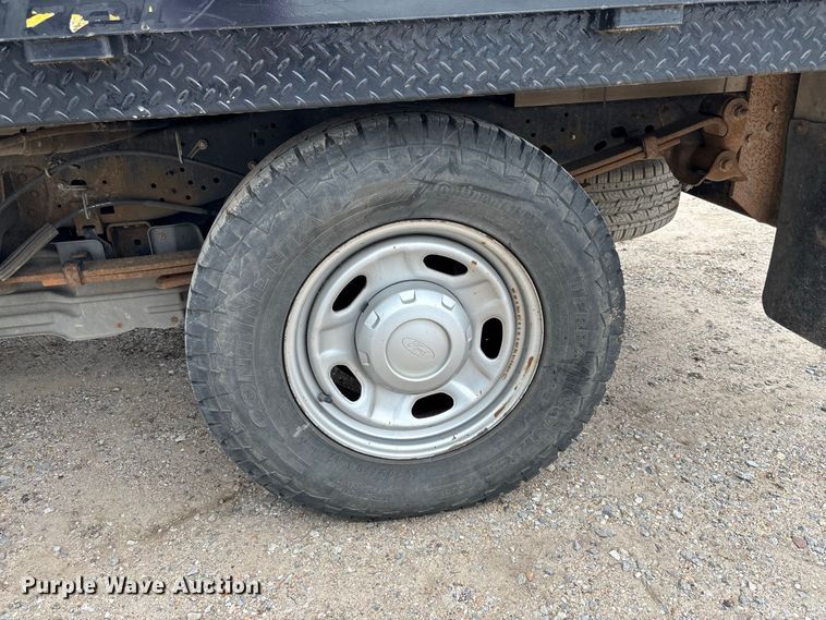 image for item FK3735 2012 Ford F250 XL Ext cab flatbed pickup truck