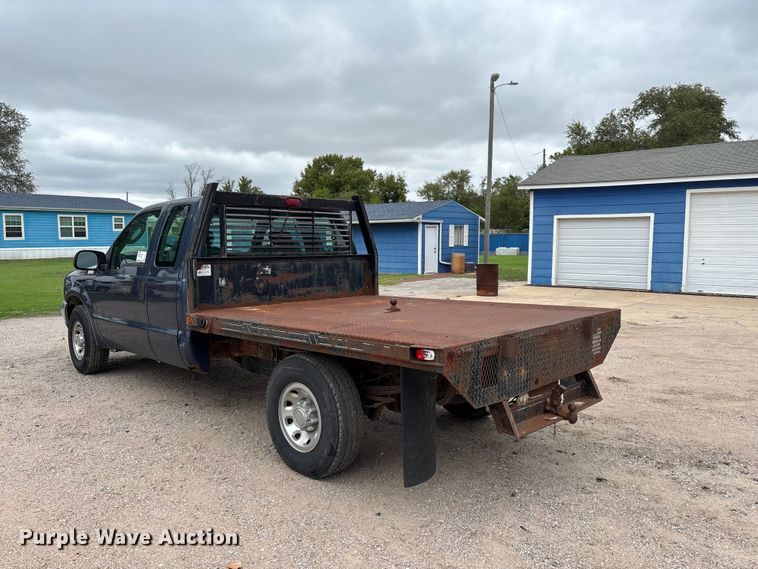 image for item FK3736 2004 Ford F250 XLT Ext cab flatbed pickup truck