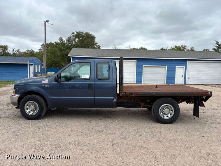 image for item FK3736 2004 Ford F250 XLT Ext cab flatbed pickup truck