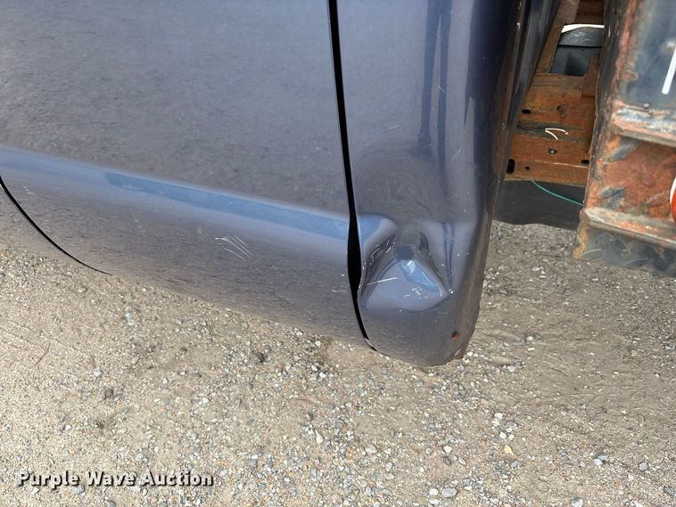 image for item FK3736 2004 Ford F250 XLT Ext cab flatbed pickup truck