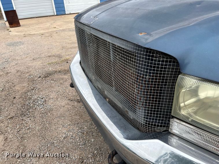 image for item FK3736 2004 Ford F250 XLT Ext cab flatbed pickup truck