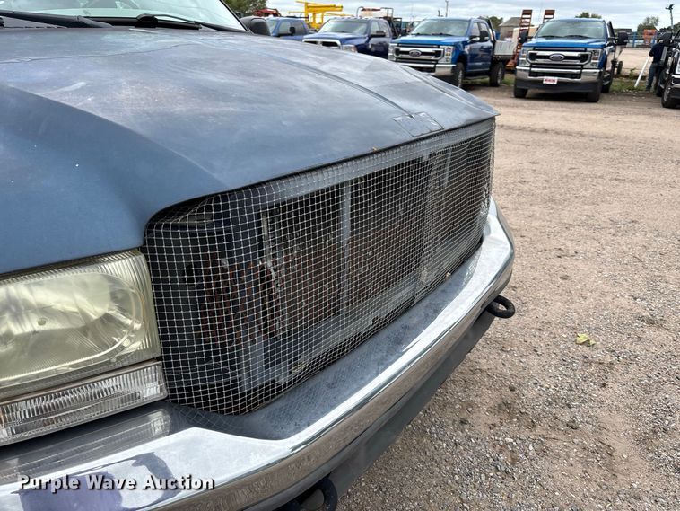 image for item FK3736 2004 Ford F250 XLT Ext cab flatbed pickup truck