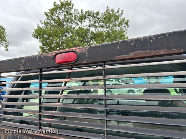 image for item FK3736 2004 Ford F250 XLT Ext cab flatbed pickup truck