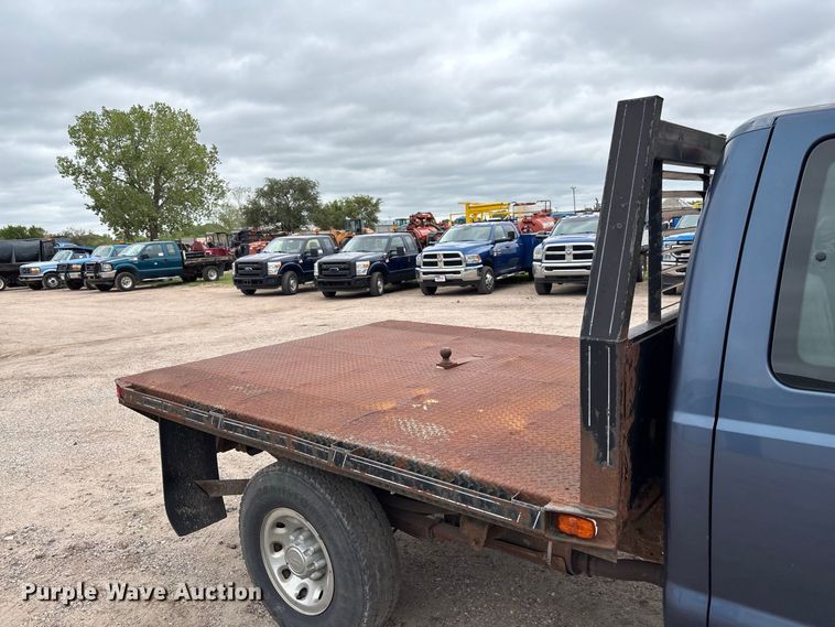image for item FK3736 2004 Ford F250 XLT Ext cab flatbed pickup truck