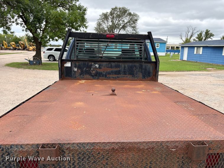 image for item FK3736 2004 Ford F250 XLT Ext cab flatbed pickup truck