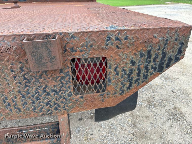 image for item FK3736 2004 Ford F250 XLT Ext cab flatbed pickup truck