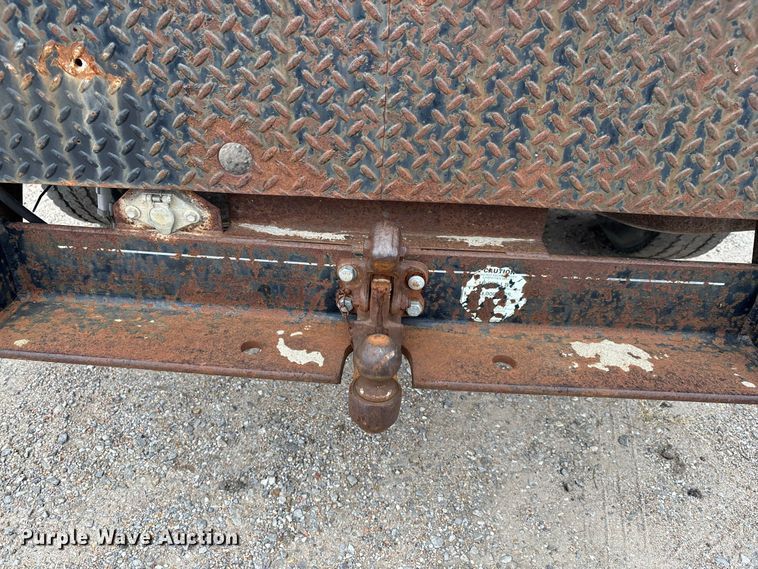 image for item FK3736 2004 Ford F250 XLT Ext cab flatbed pickup truck