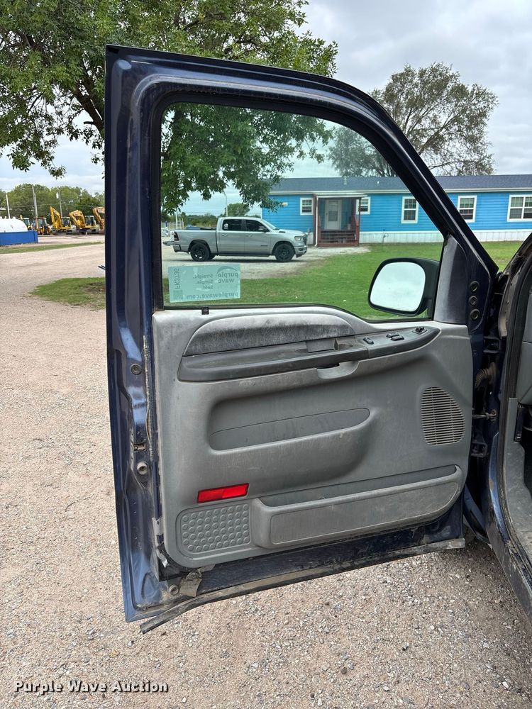 image for item FK3736 2004 Ford F250 XLT Ext cab flatbed pickup truck