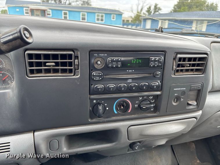image for item FK3736 2004 Ford F250 XLT Ext cab flatbed pickup truck