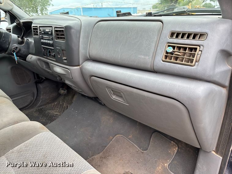 image for item FK3736 2004 Ford F250 XLT Ext cab flatbed pickup truck
