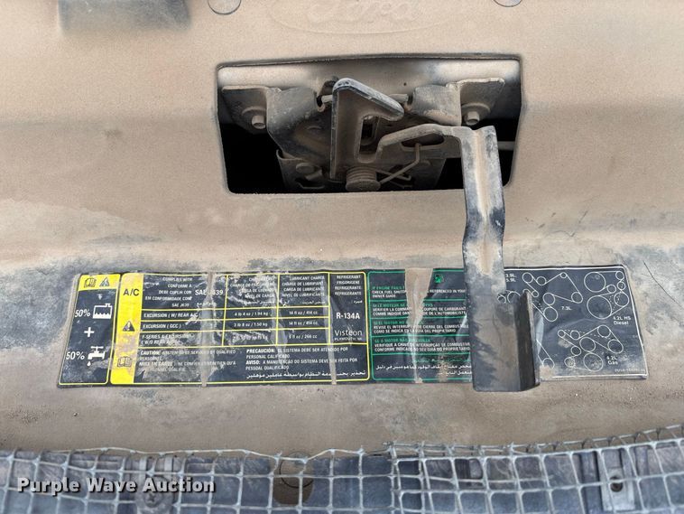 image for item FK3736 2004 Ford F250 XLT Ext cab flatbed pickup truck