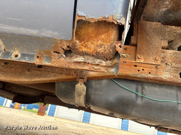 image for item FK3736 2004 Ford F250 XLT Ext cab flatbed pickup truck
