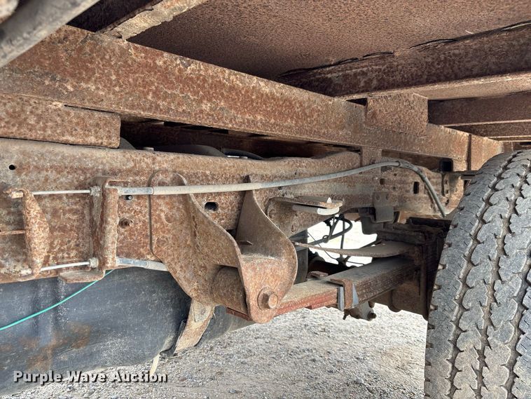 image for item FK3736 2004 Ford F250 XLT Ext cab flatbed pickup truck