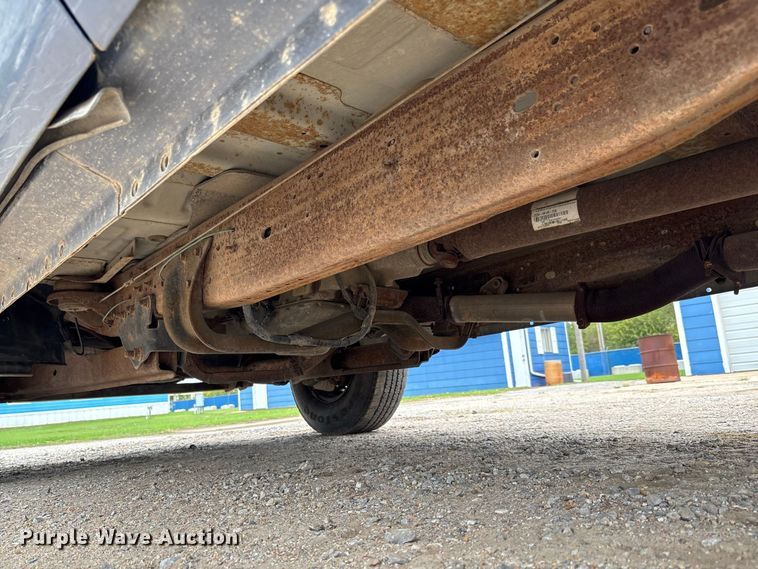 image for item FK3736 2004 Ford F250 XLT Ext cab flatbed pickup truck