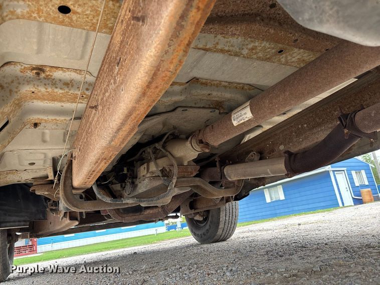 image for item FK3736 2004 Ford F250 XLT Ext cab flatbed pickup truck