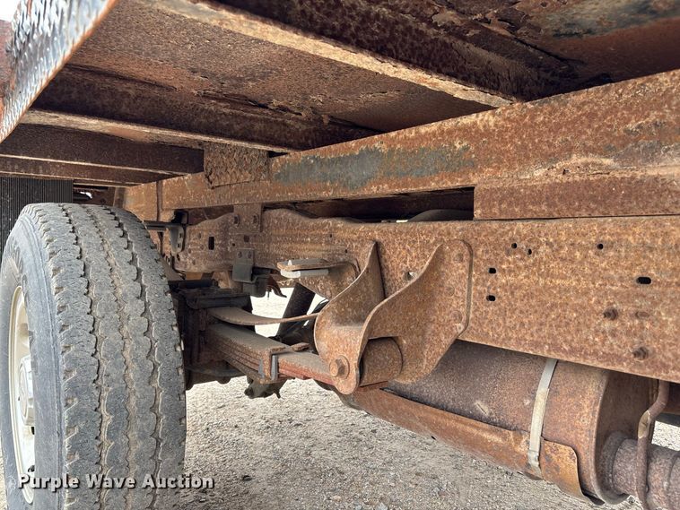 image for item FK3736 2004 Ford F250 XLT Ext cab flatbed pickup truck