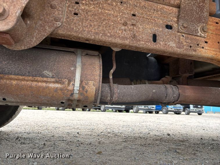 image for item FK3736 2004 Ford F250 XLT Ext cab flatbed pickup truck