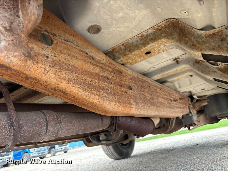 image for item FK3736 2004 Ford F250 XLT Ext cab flatbed pickup truck