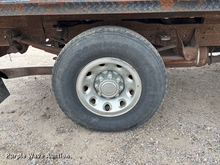 image for item FK3736 2004 Ford F250 XLT Ext cab flatbed pickup truck
