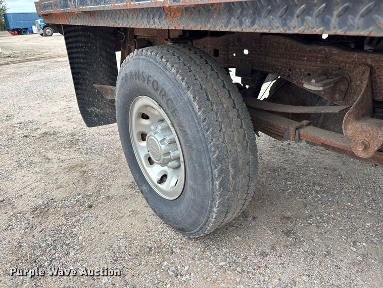 image for item FK3736 2004 Ford F250 XLT Ext cab flatbed pickup truck
