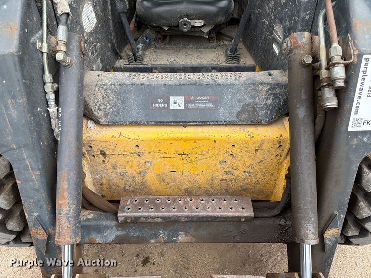 image for item FK3738 2003 New Holland LS170 