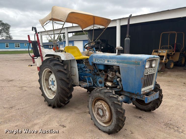 image for item FK3739 1982 Ford F-1700 tractor