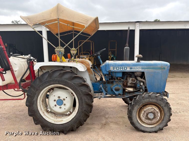 image for item FK3739 1982 Ford F-1700 tractor