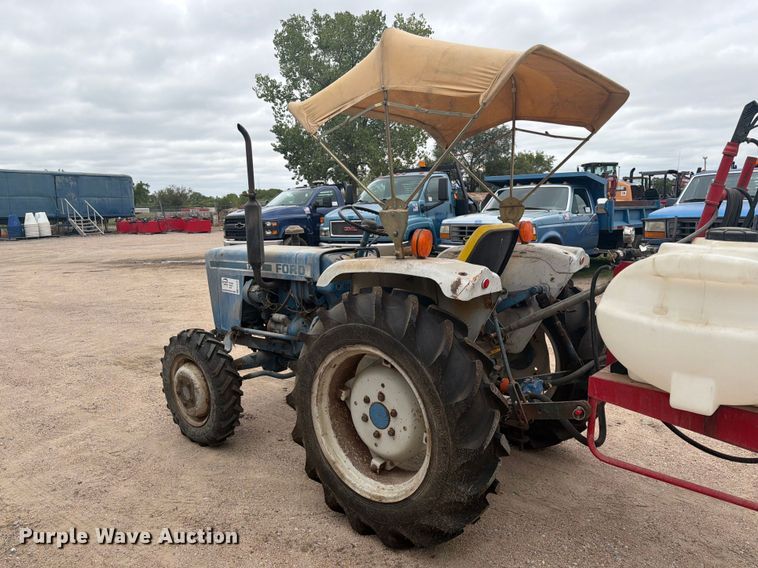 image for item FK3739 1982 Ford F-1700 tractor