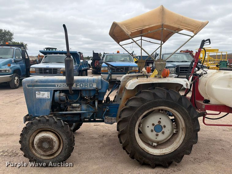 image for item FK3739 1982 Ford F-1700 tractor