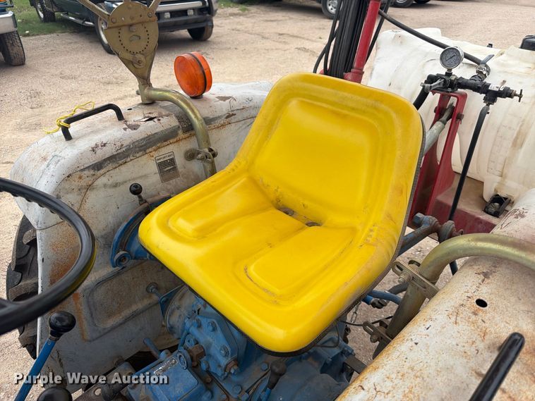 image for item FK3739 1982 Ford F-1700 tractor