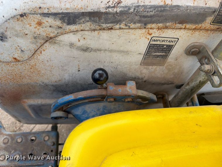 image for item FK3739 1982 Ford F-1700 tractor