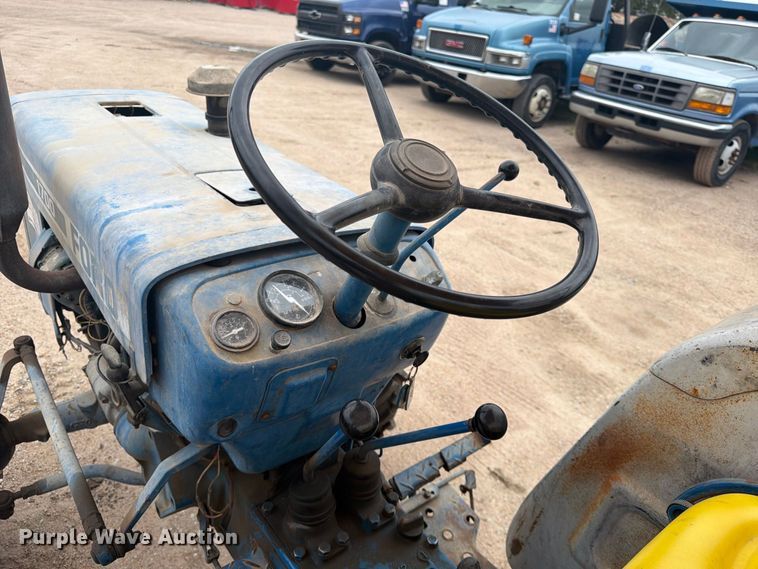 image for item FK3739 1982 Ford F-1700 tractor