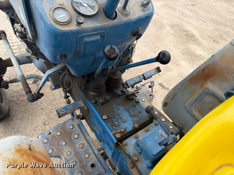 image for item FK3739 1982 Ford F-1700 tractor