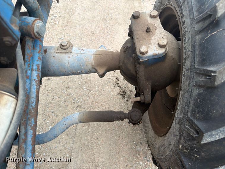image for item FK3739 1982 Ford F-1700 tractor